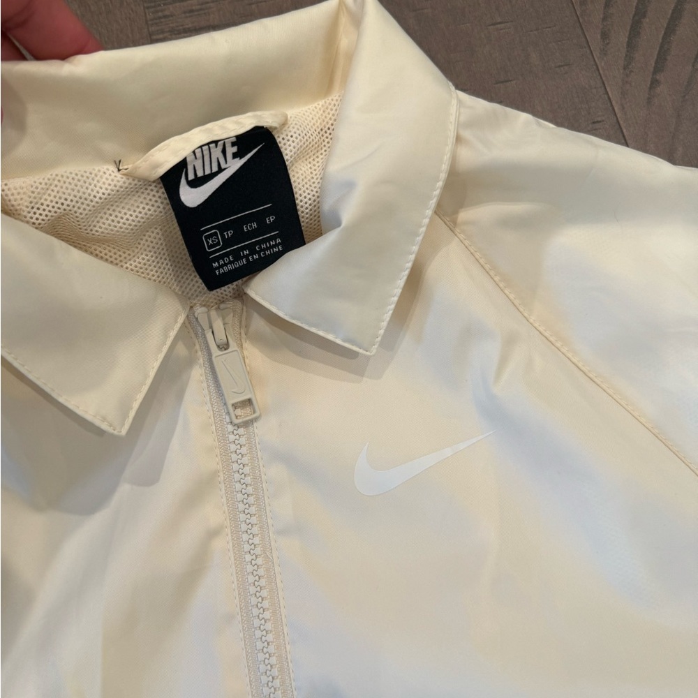 Nike buttercream color wind breaker trench